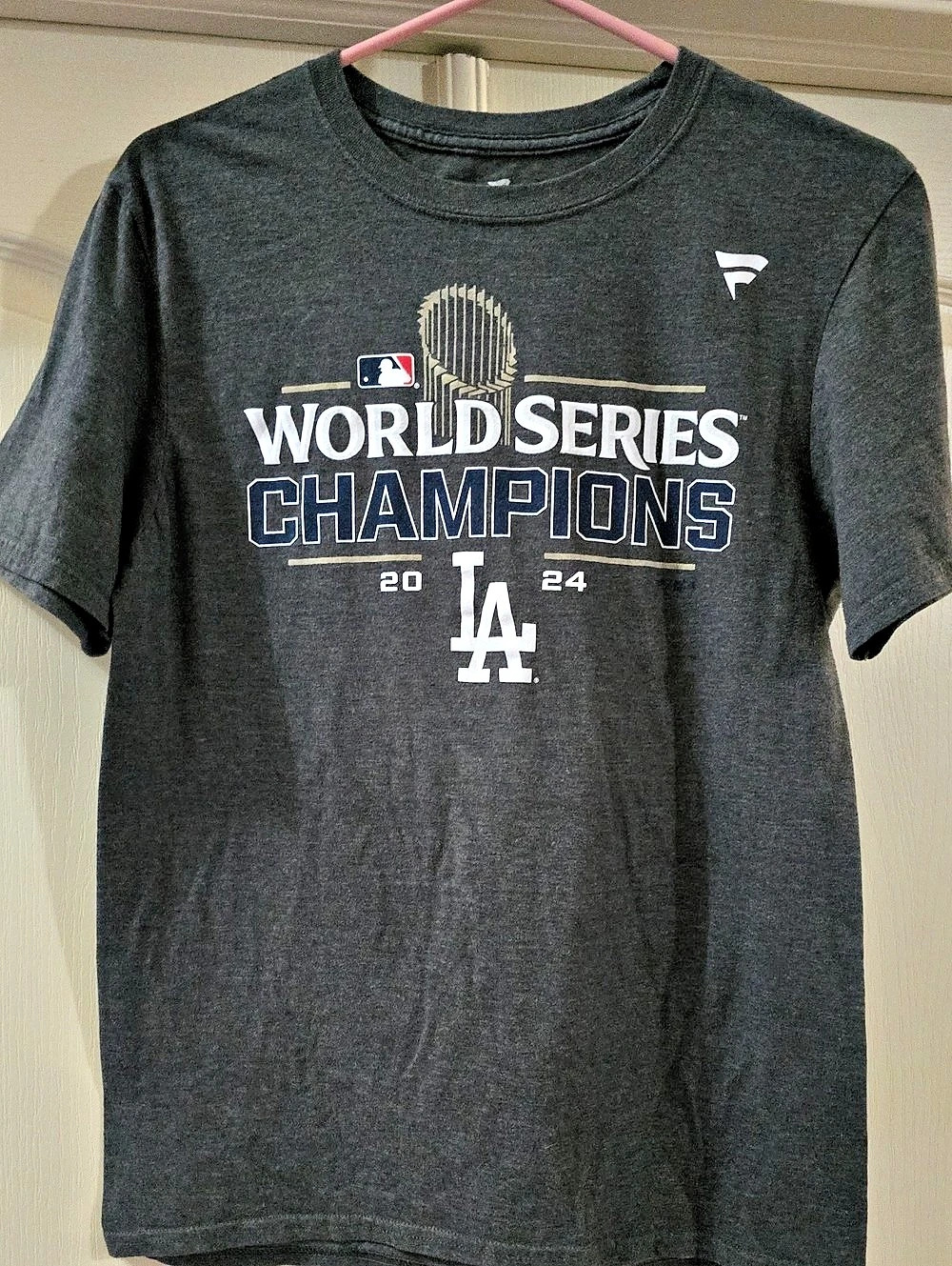 Fanatics Los Angeles Dodgers 2024 World Series Champions Logo T-Shirt Gray